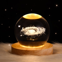 Offre Spéciale Décor Cadeau Gravure Lampe lune saturne Verre USB 3D Planète Boule De Cristal Avec Base En Bois