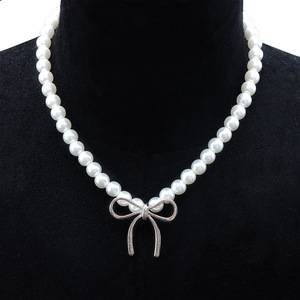 สร้อยคอโชคเกอร์มุกเทียมสำหรับผู้หญิงพร้อมดีไซน์โบว์สีขาวและสีดำเครื่องประดับแฟชั่นสวมใส่ทุกวัน - Product Image 6