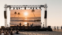 Mur vidéo LED P2.6 pour concert, idéal pour les services religieux du dimanche, avec raccordement incurvé et sans soudure, installation suspendue