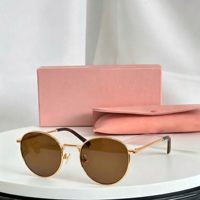 Lunettes de soleil rétro unisexes à monture carrée en métal, petite monture, verres dégradés en PC couleur or, protection UV400, design de luxe