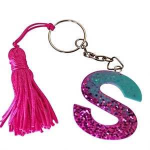 Llavero de Resina con Letras del Alfabeto Hecho a Mano, Personalizado con Diseño Artístico Colorido, Ideal para Llaves y Bolsos - Product Image 1