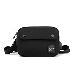 Livraison rapide Nouvelle mode Sac messager mini en nylon noir pour hommes Sac de poitrine en nylon de haute qualité pour hommes Sac bandoulière avec USB - Product Image 2