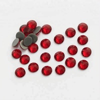 Strass thermocollants bordeaux de qualité supérieure, cristaux de verre taillés à la machine avec colle forte pour la décoration de robes de bal et de robes de soirée DIY