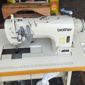Máquina de Coser Motorizada 8450 con Doble Aguja, Barra de Agujas Dividida, Puntada de Seguridad, 700 Puntadas/min, 10MM de Grosor, para Uso Doméstico - Product Image 1