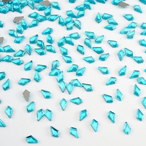 OLeeya Vente en gros de mini strass 3D à dos plat en cristal rouge, 3*5mm, 1440 pièces, K9 super brillant, strass en verre rouge pour manucure - Product Image 4