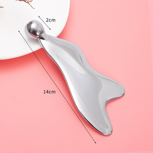 Tabla de masaje de aleación de zinc con forma de pez, herramienta de belleza manual para cuidado personal y puntos de acupuntura - Product Image 6