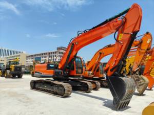 Excavadora de cadenas usada Doosan DX250, modelo 2023, pocas horas, excelente estado, motor, engranajes y rodamientos en venta - Product Image 5