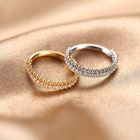 Prix de gros à faible MOQ, Bijou de piercing en titane G23/ASTM F136 avec zircon doré, type anneau clicker pour nez et oreille, unisexe, pour mariage et fête