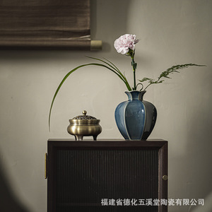 Jarrón de granada de porcelana monograma esmaltada hecho a mano de Wuxi Tang Ceramic Co Ltd, jarrón zen asiático para mesa, para ceremonia del té y hogar. - Product Image 4