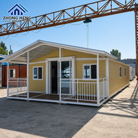 Casa Contenedor Expandible de Lujo de 20 y 40 pies con Techo Inclinado Moderno y Porche, Villa Modular Prefabricada para ADU en Patio Trasero de EE. UU.