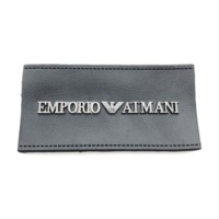 Fabrication d'accessoires vestimentaires Écussons avec logo en métal de marque personnalisée Étiquettes en cuir Écussons avec logo en métal