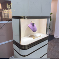 Vitrinas LED Blancas de Estilo Vertical MASTER, Gabinetes de Exhibición Personalizados de 80*31*211cm, Gabinete Alto Premium a Prueba de Polvo para Joyería