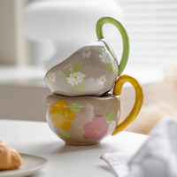 Mug en Céramique Créatif à Grande Poignée, Motif Floral Peint à la Main (Marguerite, Tulipe, Hortensia), Tasse Unique pour le Petit-Déjeuner et le Café