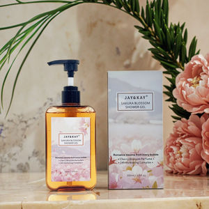 Gel <span class=keywords><strong>de</strong></span> ducha <span class=keywords><strong>de</strong></span> flor <span class=keywords><strong>de</strong></span> cerezo <span class=keywords><strong>de</strong></span> etiqueta privada piel Normal mujeres blanqueamiento refrescante hidratante niacinamida antipicazón perfumado - Product Image 3