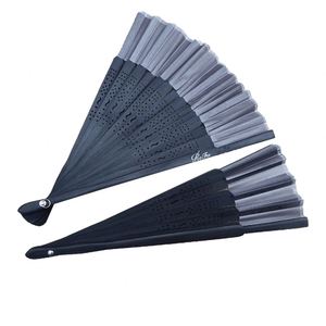 Abanico de Mano LGBT de Alta Calidad QM, Abanico de Mano Personalizado con Arcoíris, Abanico Plegable Promocional del Orgullo Gay - Product Image 3