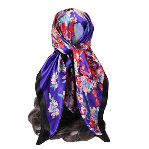 Vente en gros d'écharpes classiques en satin de créateur de qualité américaine Écharpe Hijab Écharpe à fleurs en satin de soie peint - Product Image 1