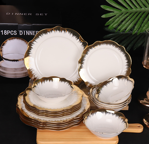 <span class=keywords><strong>Service</strong></span> <span class=keywords><strong>de</strong></span> table <span class=keywords><strong>de</strong></span> luxe en porcelaine 16 pièces pour événements – Assiettes, bols et tasses en porcelaine blanche - Product Image 1