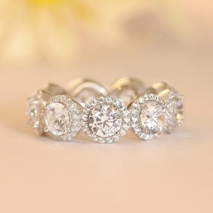 แหวนแต่งงานผู้หญิง ประดับเพชรทรงรี รูปแบบวงแหวนนิรันดร์ ชุบโรเดียม ได้รับการรับรองจาก CMA - Product Image 2