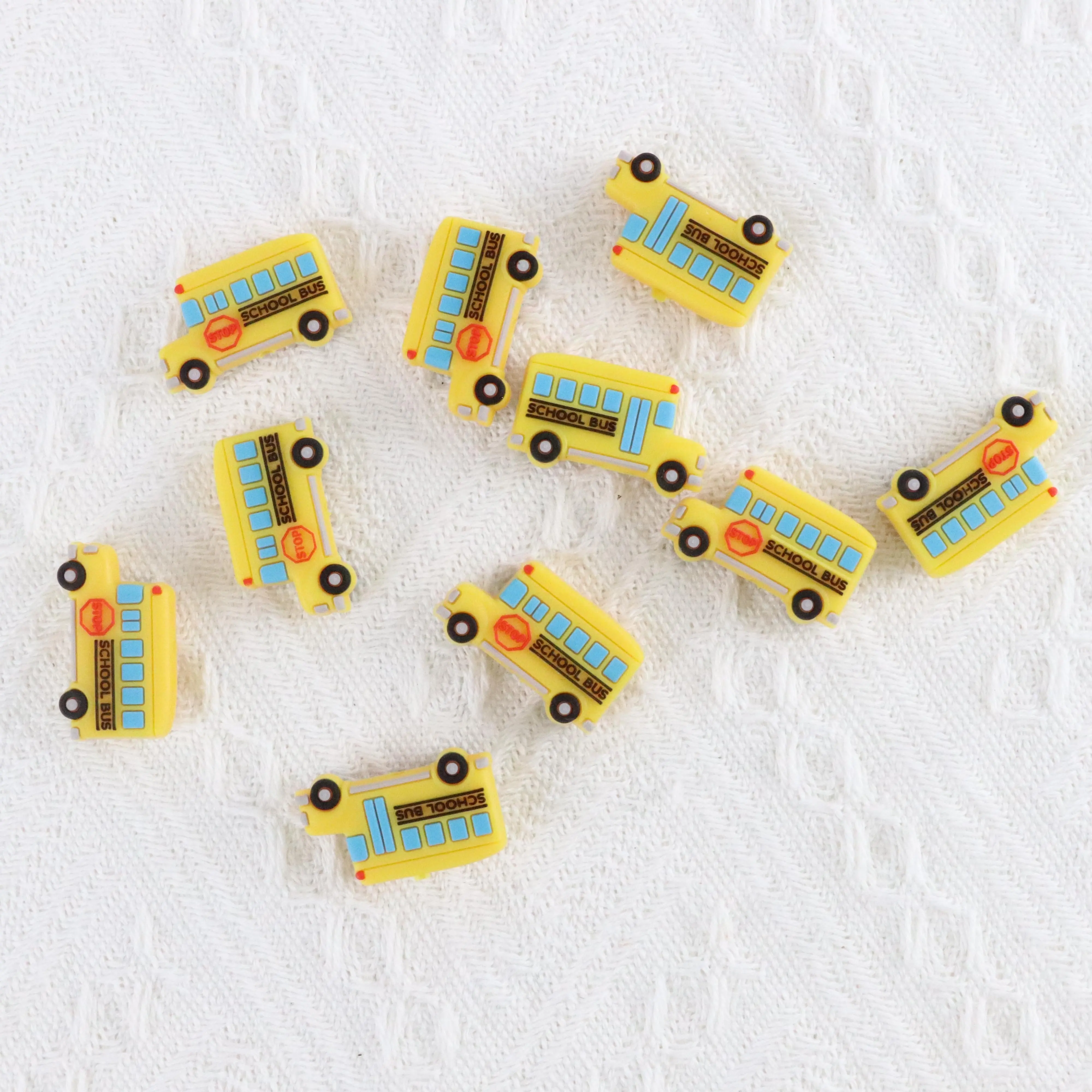 Desain populer untuk perhiasan pena gantungan kunci membuat Bus sekolah silikon fokus manik-manik gigi