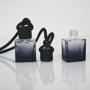 Diffuseur de parfum pour voiture en bois noir en forme de crâne carré dégradé de 8 ml, 10 ml, 15 ml, avec impression sur écran - Product Image 2
