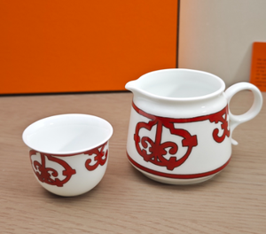 El juego de té Kung Fu de porcelana Red Iron Window Bone (8 piezas) presenta una porcelana con un alto contenido de álcali del 45% y mayor dureza. - Product Image 3