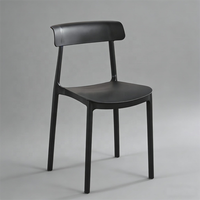 Chaises de salle à manger en plastique PP minimalistes nordiques en gros, empilables, imperméables pour restaurant, café, hôtel, extérieur