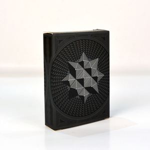 Caja de Cartas de Juego Personalizable Ecológica Negra Mate, Diseño Geométrico de Estrella, Esquinas Cuadradas, Embalaje de Papel Resistente para Juegos - Product Image 1