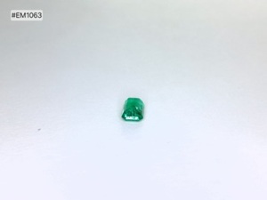 Émeraude zambienne supérieure taille octogonale 1,07 ct, qualité 3A, couleur intense, excellente transparence, pierre précieuse non montée pour bijoux - Product Image 3