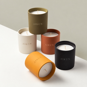 เทียนหอมเซรามิกสีด้าน Aikun แบบไส้เดียว พร้อมโลโก้สั่งทำ กลิ่นหอมตามสั่ง รับผลิตแบบ OEM ODM บรรจุภัณฑ์ของขวัญ สั่งซื้อจำนวนมาก สำหรับตกแต่งบ้าน - Product Image 1
