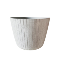 Jardinière en PP durable et légère, grande coupelle ronde avec rainures verticales, trous de drainage, finition blanchie pour usage extérieur/intérieur