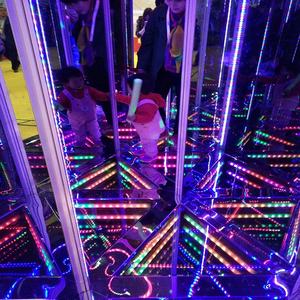 Accessoires interactifs géant étonnant labyrinthe de miroir de labyrinthe de cristal avec lumière à vendre - Product Image 5