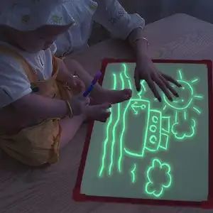 A4 Zeichnen mit Licht Hochwertige PVC-Tablette, 2 Hersteller, 2 Schablonen Kinder Pädagogische Schreib farbe Spielzeug Kinder Zeichenbrett