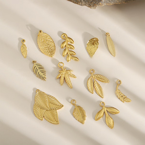 Galería de Hojas Doradas |   Colgantes de Hoja de Acero Inoxidable con Baño de Oro PVD de 18K para Fabricación de Joyería DIY |   Resistente al agua y sin deslustre - Product Image 3