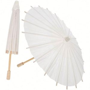 Parapluies en papier rustiques DIY chinois avec manche en bois sculpté pour accessoires de photographie, idéal pour baby shower, mariage, ou comme idées cadeaux blancs - Product Image 1