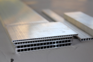 <span class=keywords><strong>Tube</strong></span> microcanal en <span class=keywords><strong>aluminium</strong></span> transformable, service OEM de découpe et de pliage pour la correspondance des matières premières des radiateurs automobiles de rechange. - Product Image 3