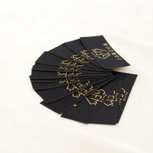 Etiquetas Tejidas Personalizadas de Lujo para Ropa, Negras con Logotipo Dorado, Hechas de Algodón para Decoración de Cuello de Camisetas y Prendas Textiles - Product Image 4