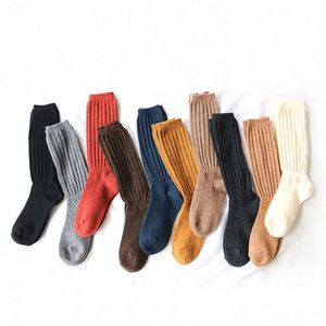 Calzini invernali spessi semplici per ragazze giapponesi con Logo personalizzato tengono i <span class=keywords><strong>piedi</strong></span> caldi - Product Image 1