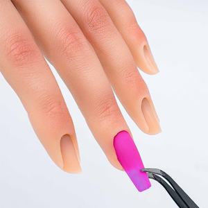 Main d'entraînement <span class=keywords><strong>en</strong></span> <span class=keywords><strong>silicone</strong></span> (noir/blanc) avec <span class=keywords><strong>bras</strong></span> flexible et pince de fixation pour bureau, idéale pour l'entraînement au nail art – Vente directe usine - Product Image 4