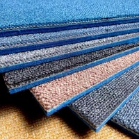 Tapis de salle de mahjong insonorisant, ignifuge, épaissi et tissé densément ; Dalles de moquette modulaires pour bureaux commerciaux, motif à carreaux