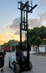 2019-2024 Chariot élévateur diesel TCM 3T d'occasion 4.5m blanc Machines de construction de haute qualité pour le commerce de détail Fabriqué au Japon - Product Image 4