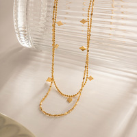 Collier à double couche plaqué or 18 carats en acier inoxydable avec pampilles et perles à sequins