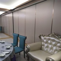 Cloison mobile pliante en MDF avec cadre en alliage d'aluminium - Panneau mural flexible coulissant pour galerie d'art et espace de bureau