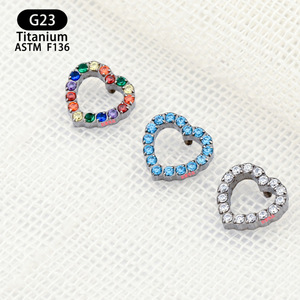Boucles d'oreilles en titane en forme de cœur avec incrustation de zircon 7 mm G23 ASTM F136 Bijoux de piercing tendance - Product Image 2