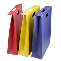 Vente en gros de chaussures en tissu de conception de dessin animé mignon, emballage de jouets, sacs en papier cadeau pour enfant avec papier en carton blanc