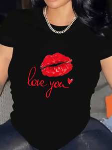 T-shirt Oversize da Donna con Stampa Labbra Rosse 'Love You', Nera, Collo Tondo, Manica Corta, Vestibilità Ampia, Top Casual per Tutte le Stagioni, 100% Cotone - Product Image 3