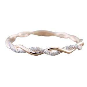 Bague en diamant torsadé en or rose, bijoux pour femmes à porter au quotidien - Product Image 5