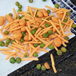 Bandes de <span class=keywords><strong>crevettes</strong></span> frites croustillantes chinoises Offre Spéciale prêtes à manger en vrac mélange de collations sac emballage doux goût épicé faible en <span class=keywords><strong>calories</strong></span> en gros - Product Image 5