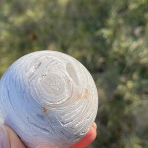 Esferas de Cristal de Ágata Mexicana Blanca Natural Pulida de 55-65 mm con Descuento de Fábrica para Decoración Feng Shui - Product Image 5