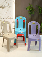Chaise de salle à manger monobloc en plastique épaissi, style luxe léger, pour usage commercial, avec dossier, empilable et facile à ranger, de Guangdong