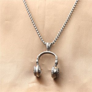 Collier pendentif casque audio en acier inoxydable pour homme, style rétro punk, design géométrique, bijou cadeau 12091 - Product Image 1